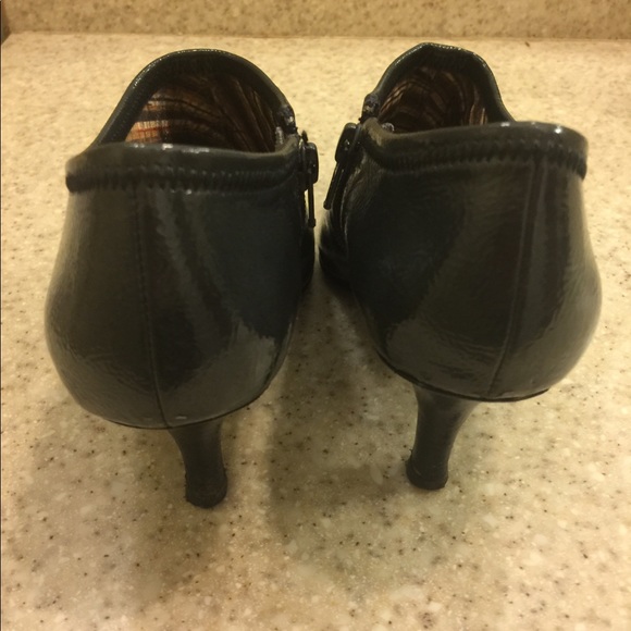 Anne Klein pointed gray booties - Picture 4 of 8